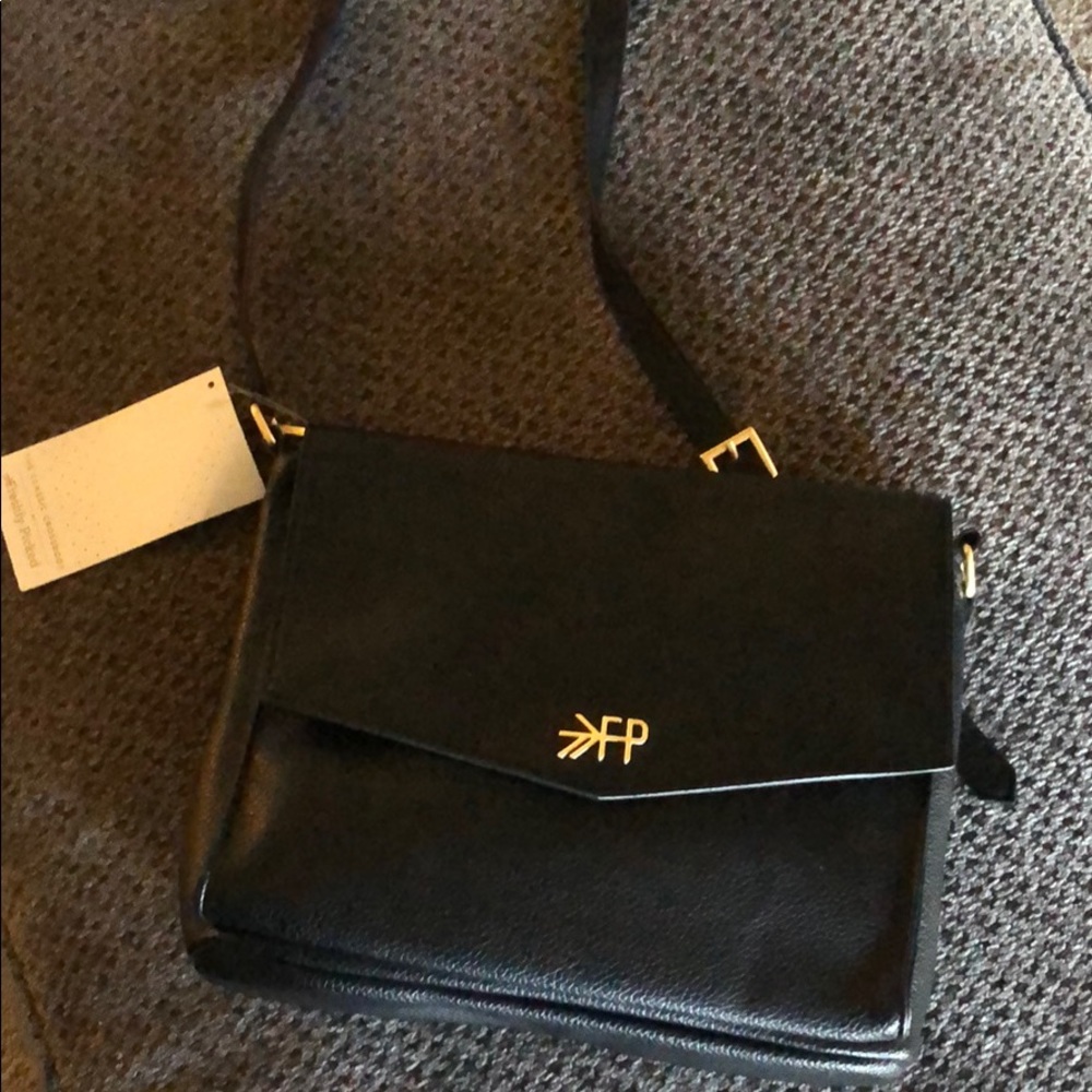 New with tags! Freshly picked classic crossbody